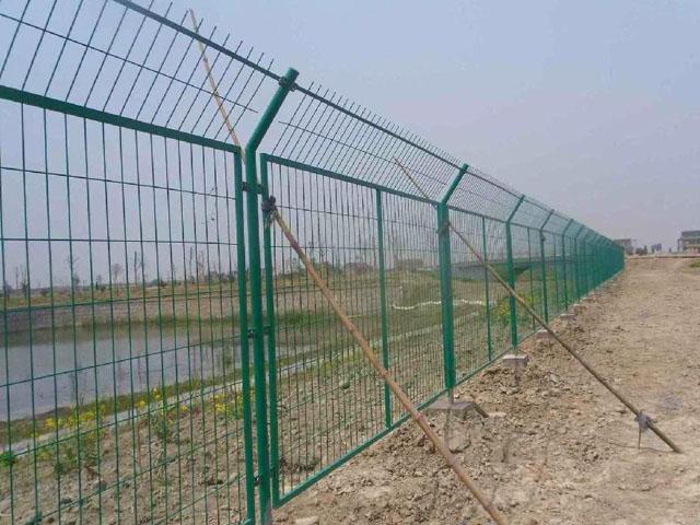 框架護(hù)欄網(wǎng)