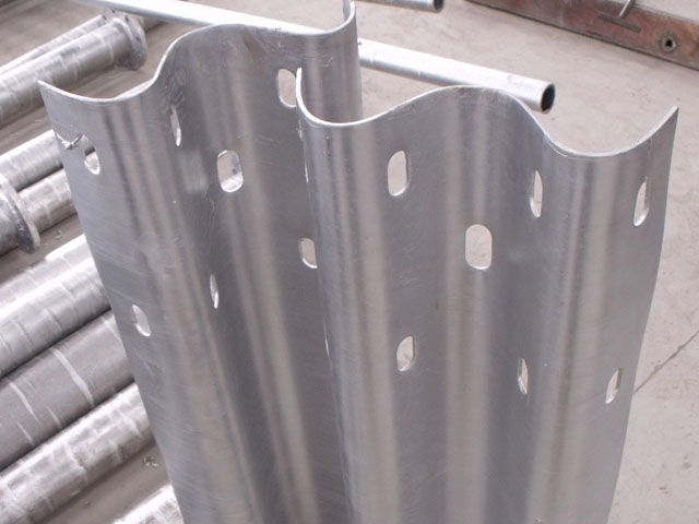 雙波護(hù)欄板